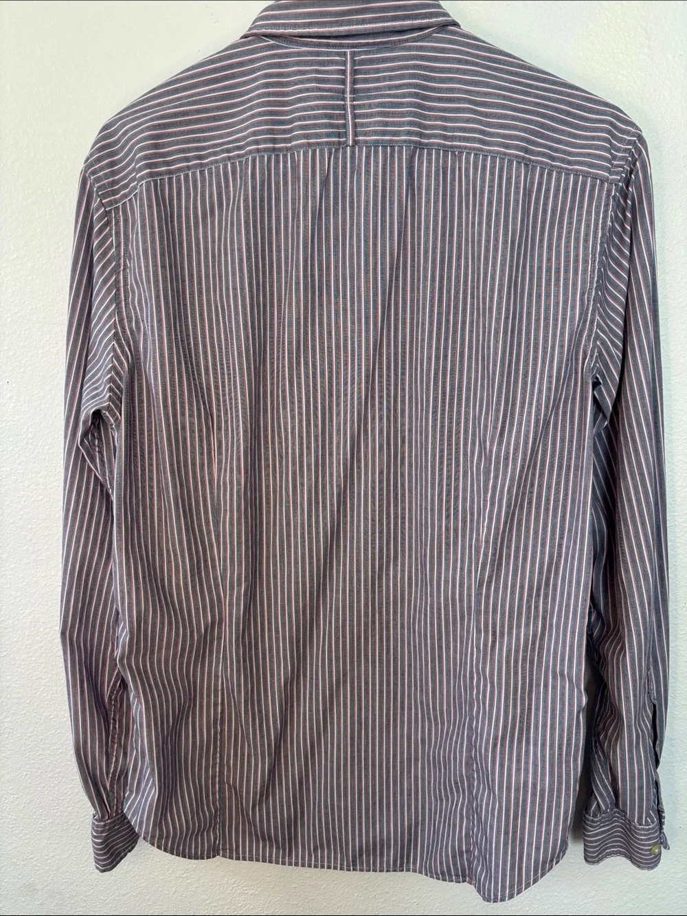 Banana Republic Men’s Red Blue and White Narrow Stripe Dress Shirt -698sku